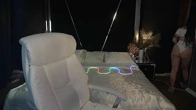 Snapshot of AmberDismond chatting on 11/12/25, 07:09 AmberDismond online show from 11/12/25, 07:09