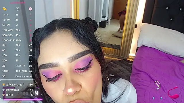 Snapshot of coraline_v chatting on 12/24/24, 06:22 coraline v online show from 12/24/24, 06:22