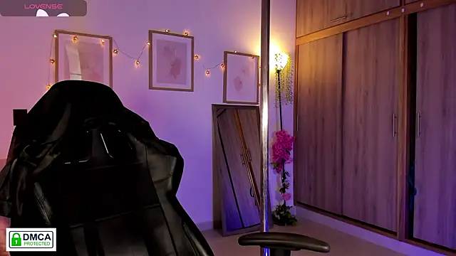 Snapshot of Lilabril chatting on 03/15/26, 02:45 Lilabril online show from 03/15/26, 02:45