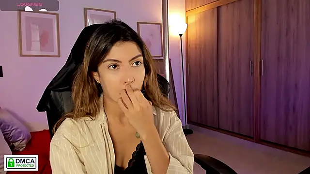 Snapshot of Lilabril chatting on 04/12/26, 02:33 Lilabril online show from 04/12/26, 02:33