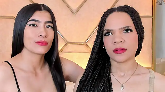 Snapshot of siara_and_zoe chatting on 12/20/25, 10:39 siara and zoe online show from 12/20/25, 10:39