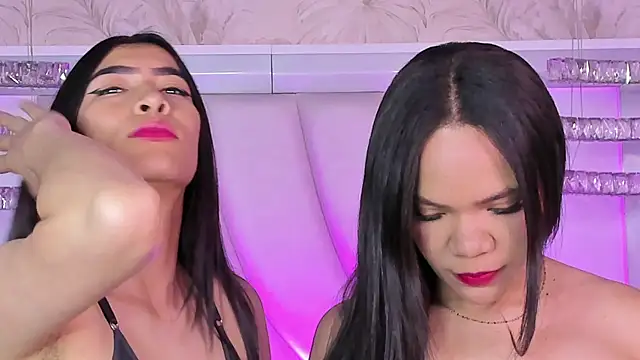 Snapshot of siara_and_zoe chatting on 04/20/26, 11:28 siara and zoe online show from 04/20/26, 11:28