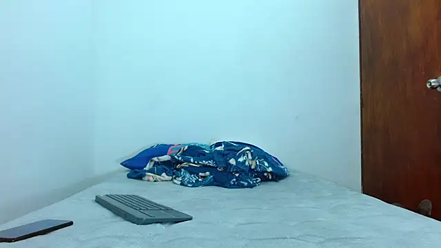 Snapshot of Lucho-Cole chatting on 07/20/26, 12:47 Lucho-Cole online show from 07/20/26, 12:47