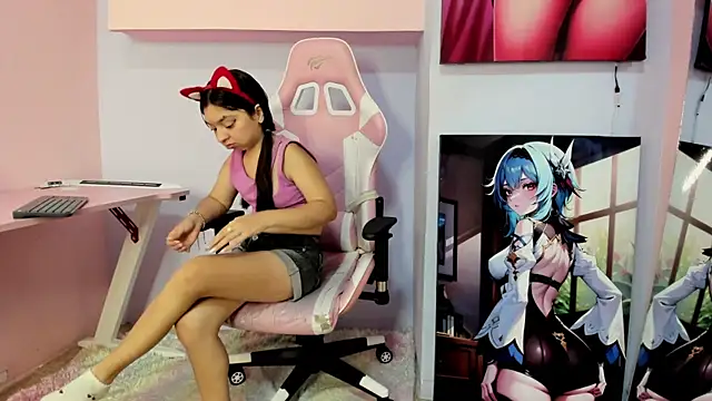 Snapshot of CharlotteMuller chatting on 05/16/26, 07:34 CharlotteMuller online show from 05/16/26, 07:34