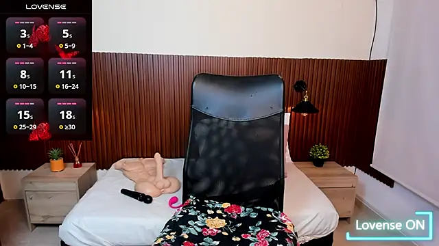 chanel brunette online show from 11/13/25, 07:24