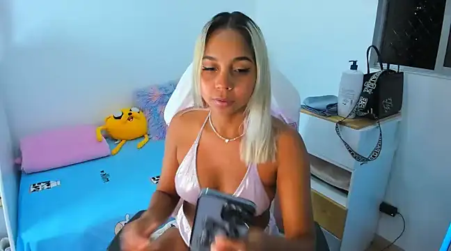 Snapshot of _anhalia chatting on 12/06/24, 02:35 anhalia online show from 12/06/24, 02:35