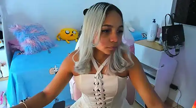 Snapshot of _anhalia chatting on 12/12/24, 03:21 anhalia online show from 12/12/24, 03:21