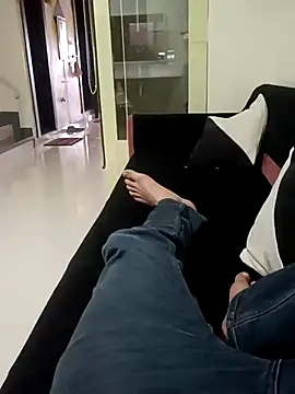 Snapshot of HeftyTheory7 chatting on 11/06/25, 09:21 HeftyTheory7 online show from 11/06/25, 09:21