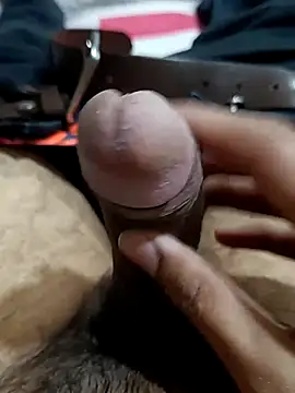 Snapshot of HeftyTheory7 chatting on 12/17/25, 03:40 HeftyTheory7 online show from 12/17/25, 03:40