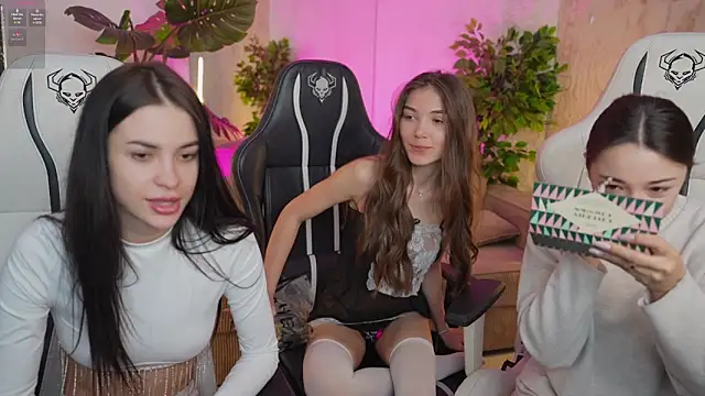 Snapshot of Tina_Breeze chatting on 02/08/25, 11:55 Tina Breeze online show from 02/08/25, 11:55