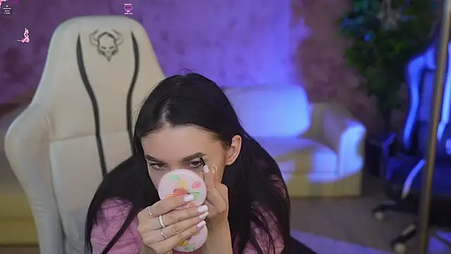 Snapshot of Tina_Breeze chatting on 03/18/25, 07:52 Tina Breeze online show from 03/18/25, 07:52