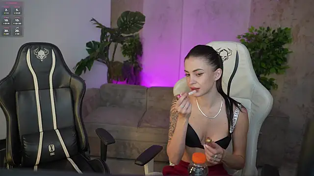 Snapshot of Tina_Breeze chatting on 10/17/25, 06:49 Tina Breeze online show from 10/17/25, 06:49