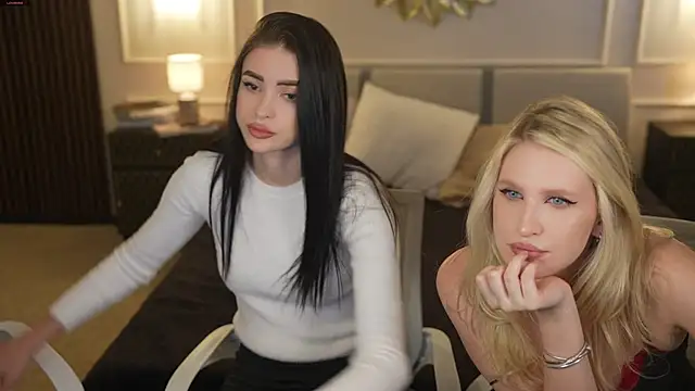 Snapshot of Tina_Breeze chatting on 10/22/25, 10:37 Tina Breeze online show from 10/22/25, 10:37