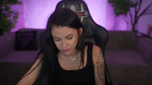 Snapshot of Tina_Breeze chatting on 06/15/26, 11:23 Tina Breeze online show from 06/15/26, 11:23