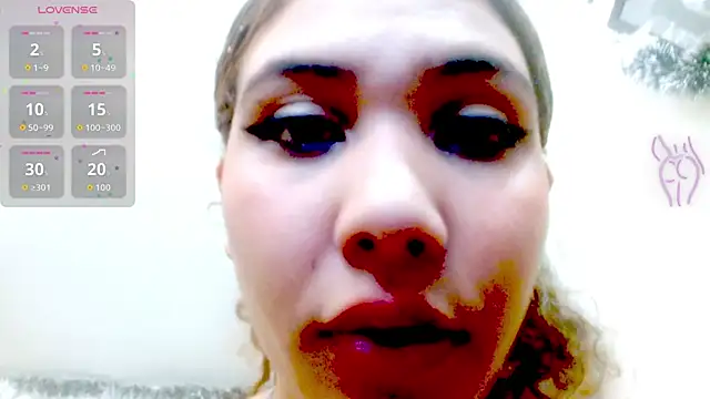 Snapshot of Eva_Hoot chatting on 12/22/25, 04:04 Eva Hoot online show from 12/22/25, 04:04