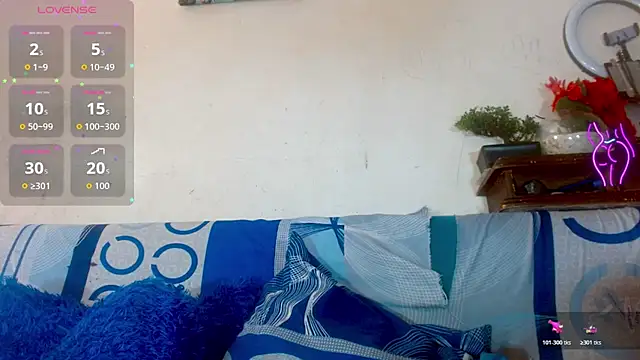 Snapshot of Eva_Hoot chatting on 04/21/26, 03:39 Eva Hoot online show from 04/21/26, 03:39