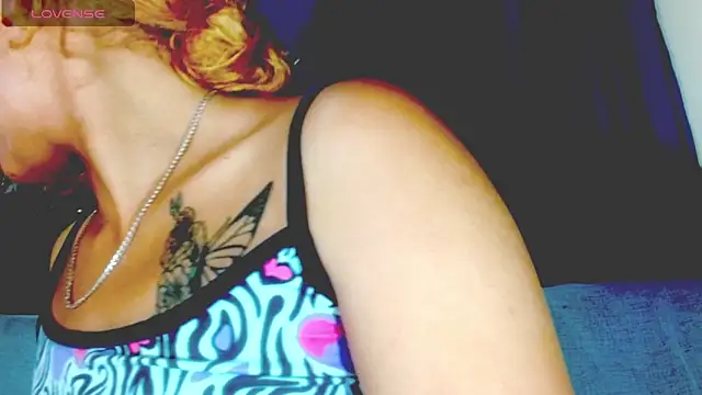 Snapshot of Eva_Hoot chatting on 05/13/26, 02:25 Eva Hoot online show from 05/13/26, 02:25