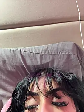 Snapshot of ThickerThanYoBitch chatting on 03/08/25, 11:27 ThickerThanYoBitch online show from 03/08/25, 11:27