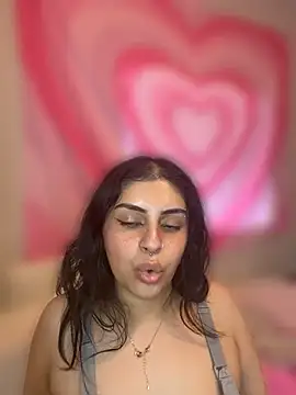 Snapshot of ThickerThanYoBitch chatting on 07/17/26, 03:18 ThickerThanYoBitch online show from 07/17/26, 03:18