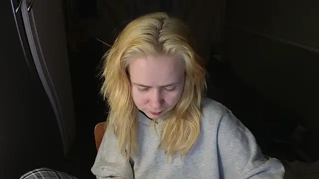 Snapshot of Riley_Roo chatting on 01/06/26, 06:11 Riley Roo online show from 01/06/26, 06:11