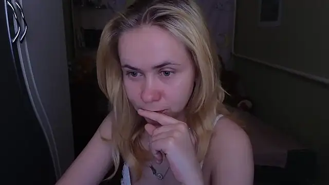 Snapshot of Riley_Roo chatting on 03/23/26, 09:13 Riley Roo online show from 03/23/26, 09:13