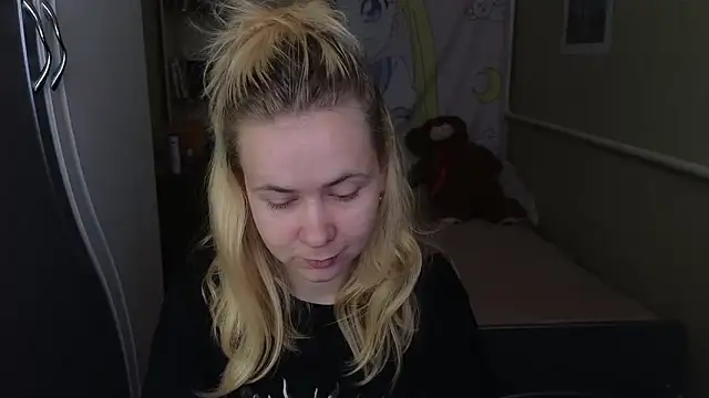 Snapshot of Riley_Roo chatting on 03/28/26, 09:42 Riley Roo online show from 03/28/26, 09:42