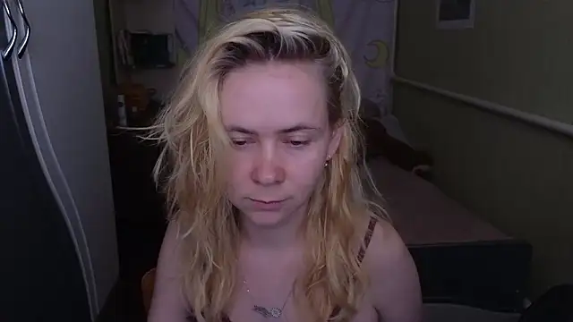 Snapshot of Riley_Roo chatting on 03/31/26, 08:48 Riley Roo online show from 03/31/26, 08:48