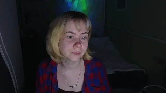 Snapshot of Riley_Roo chatting on 04/12/26, 03:44 Riley Roo online show from 04/12/26, 03:44