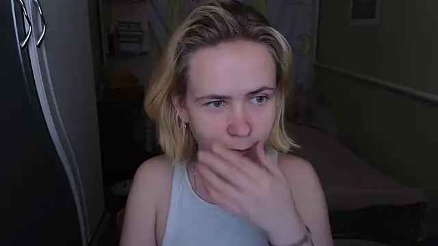 Snapshot of Riley_Roo chatting on 04/15/26, 07:48 Riley Roo online show from 04/15/26, 07:48