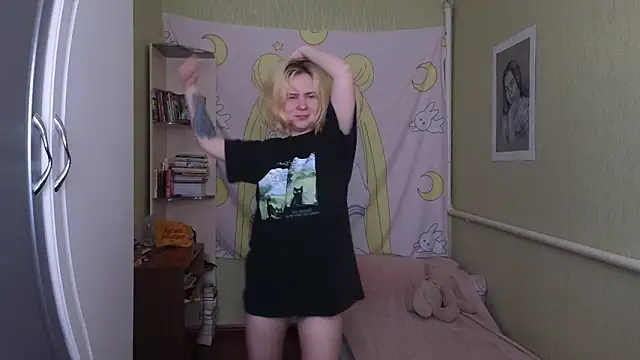 Snapshot of Riley_Roo chatting on 04/21/26, 07:36 Riley Roo online show from 04/21/26, 07:36