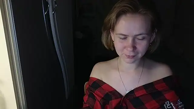 Snapshot of Riley_Roo chatting on 05/16/26, 07:45 Riley Roo online show from 05/16/26, 07:45