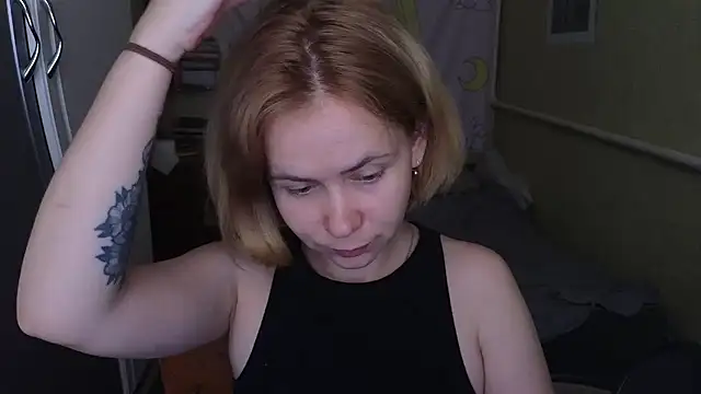 Snapshot of Riley_Roo chatting on 05/19/26, 09:48 Riley Roo online show from 05/19/26, 09:48