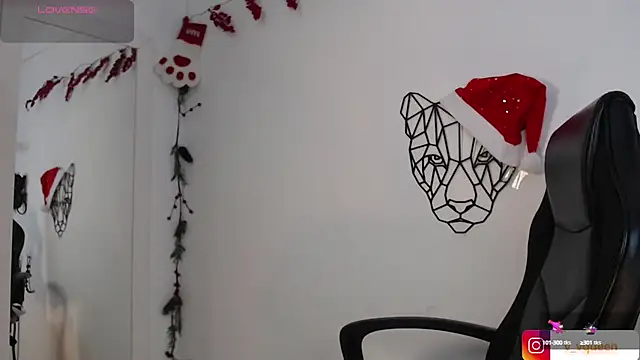 Snapshot of Violet-Queen chatting on 12/15/24, 07:10 Violet-Queen online show from 12/15/24, 07:10