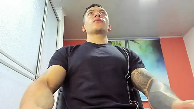 Snapshot of aquiles_51 chatting on 03/14/26, 12:10 aquiles 51 online show from 03/14/26, 12:10