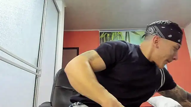 Snapshot of aquiles_51 chatting on 03/20/26, 07:19 aquiles 51 online show from 03/20/26, 07:19