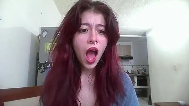 Snapshot of SuzzyyM chatting on 02/13/25, 09:38 SuzzyyM online show from 02/13/25, 09:38