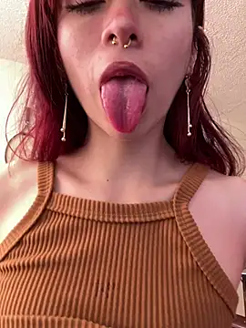 Snapshot of SuzzyyM chatting on 03/27/26, 06:40 SuzzyyM online show from 03/27/26, 06:40