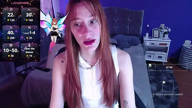 IsaBaileys  online show from 11/17/25, 09:53