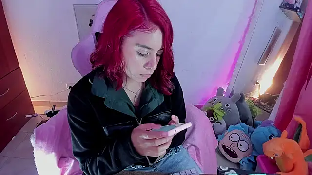 Snapshot of saralolo420 chatting on 04/17/26, 11:41 saralolo420 online show from 04/17/26, 11:41