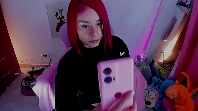 Snapshot of saralolo420 chatting on 04/18/26, 11:27 saralolo420 online show from 04/18/26, 11:27