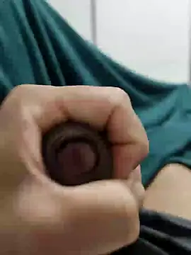 Snapshot of Montuni6 chatting on 03/18/25, 12:03 Montuni6 online show from 03/18/25, 12:03