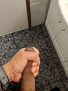 Snapshot of Montuni6 chatting on 03/19/25, 01:54 Montuni6 online show from 03/19/25, 01:54