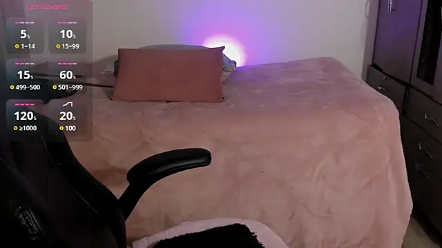 Snapshot of vanessabz chatting on 02/19/25, 08:44 vanessabz online show from 02/19/25, 08:44