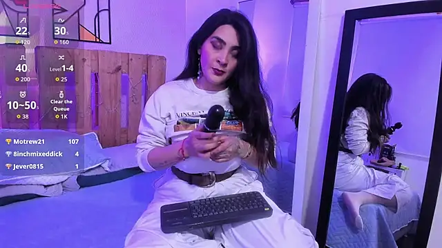 Snapshot of emily_amaya chatting on 04/13/26, 08:58 emily amaya online show from 04/13/26, 08:58