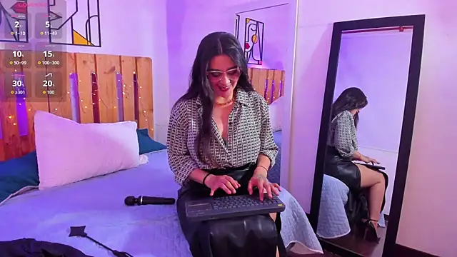 Snapshot of emily_amaya chatting on 06/19/26, 08:12 emily amaya online show from 06/19/26, 08:12