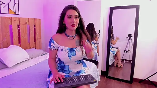 Snapshot of emily_amaya chatting on 07/07/26, 08:35 emily amaya online show from 07/07/26, 08:35