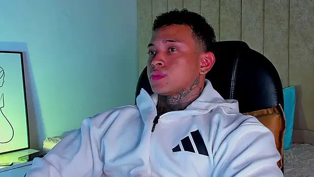 Snapshot of Stiven_collins chatting on 03/29/26, 01:38 Stiven collins online show from 03/29/26, 01:38