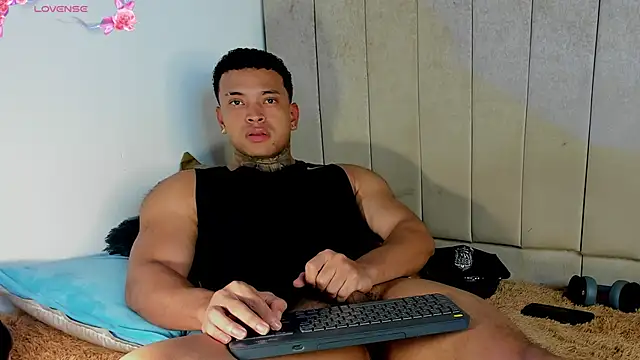 Snapshot of Stiven_collins chatting on 04/16/26, 02:51 Stiven collins online show from 04/16/26, 02:51