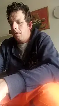 Snapshot of Knuffelstaaf123 chatting on 03/31/26, 11:43 Knuffelstaaf123 online show from 03/31/26, 11:43