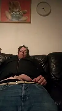 Snapshot of Knuffelstaaf123 chatting on 04/15/26, 09:37 Knuffelstaaf123 online show from 04/15/26, 09:37